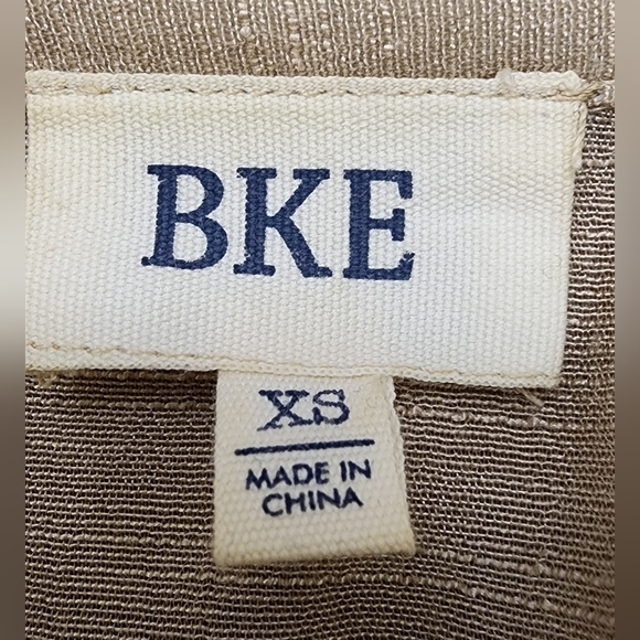 LIKE NEW! Oversized Long Sleeve Beige Blouse by Buckle~ Size XS - Picture 8 of 10